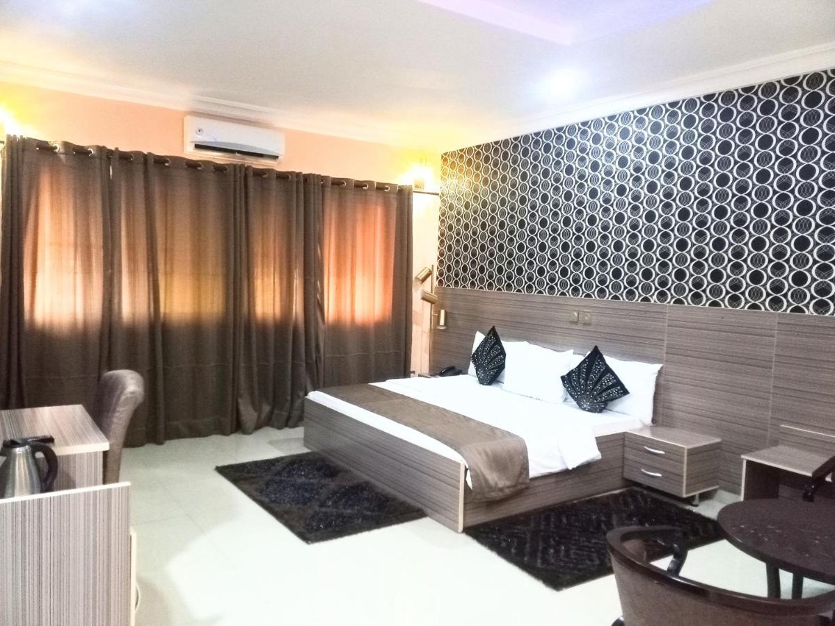 Fawzy Hotel Ibadan Exterior foto