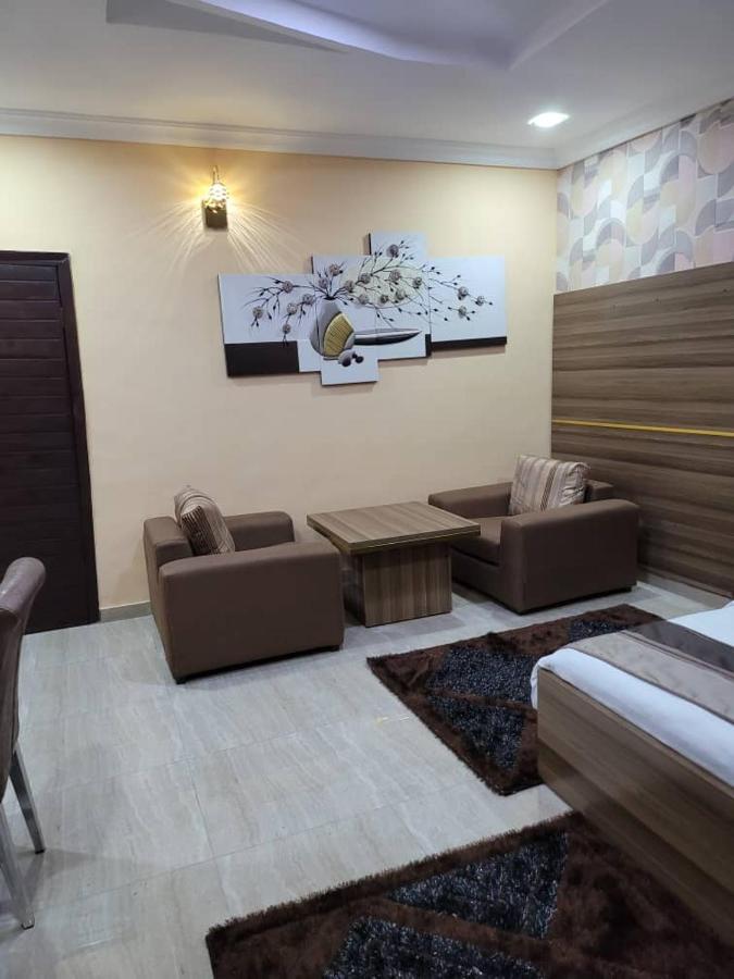 Fawzy Hotel Ibadan Exterior foto