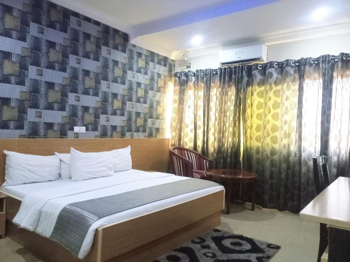Fawzy Hotel Ibadan Exterior foto