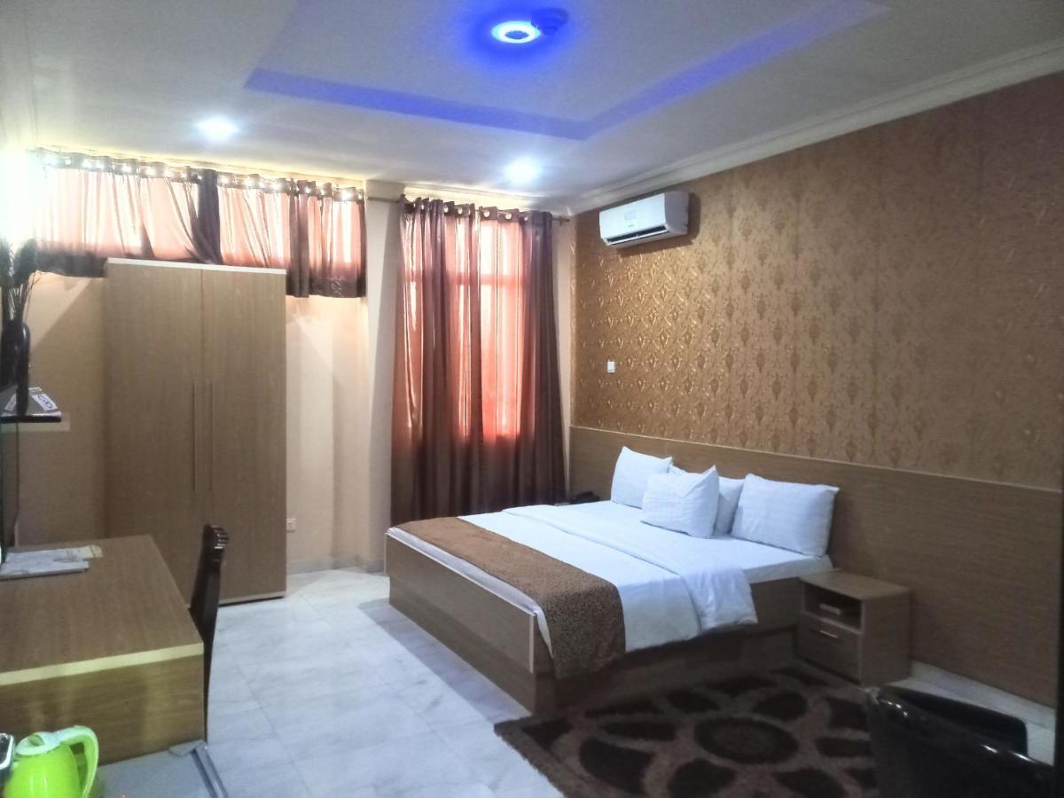 Fawzy Hotel Ibadan Exterior foto