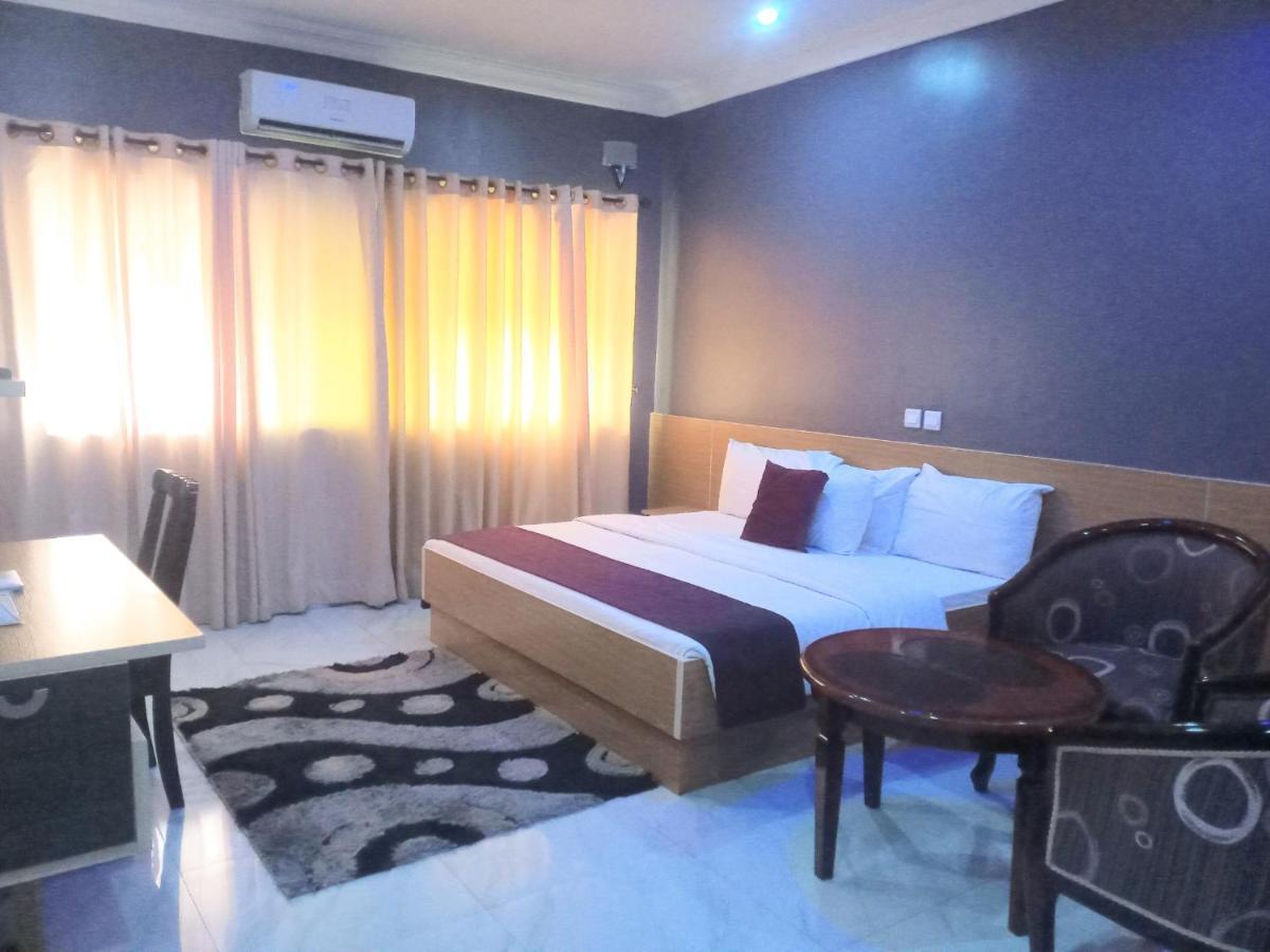 Fawzy Hotel Ibadan Exterior foto