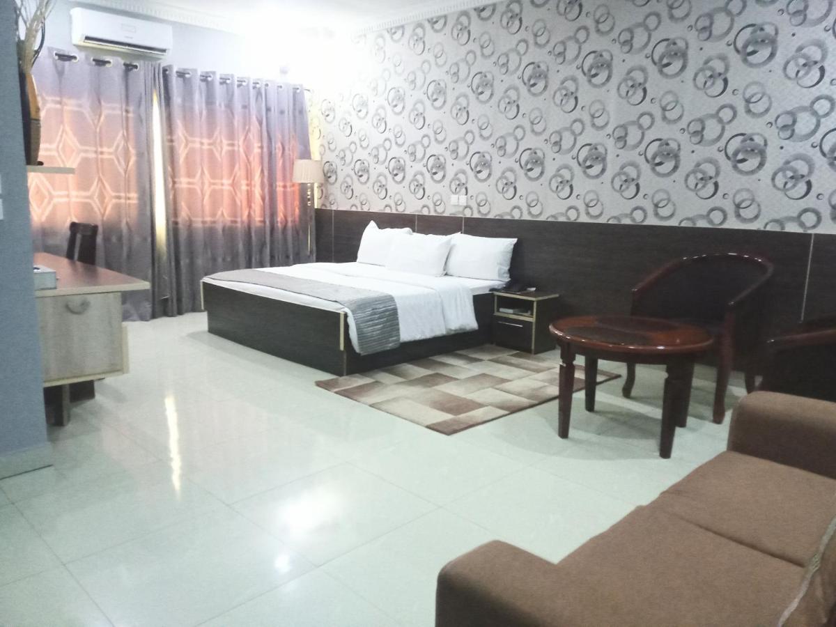 Fawzy Hotel Ibadan Exterior foto