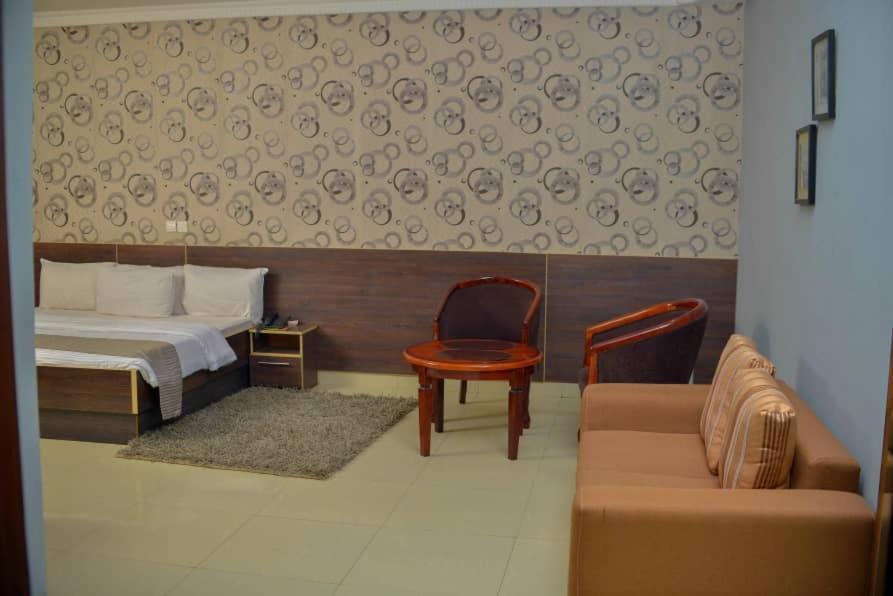 Fawzy Hotel Ibadan Exterior foto
