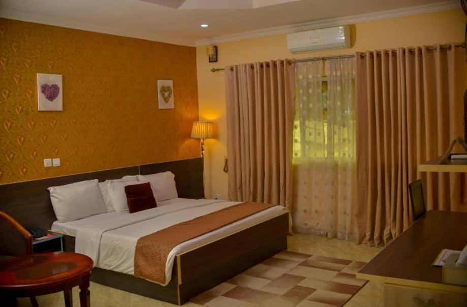 Fawzy Hotel Ibadan Exterior foto